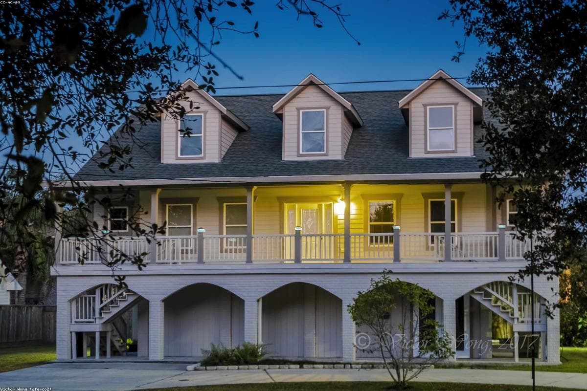 Véranda moderne avec film solaire à Meaux