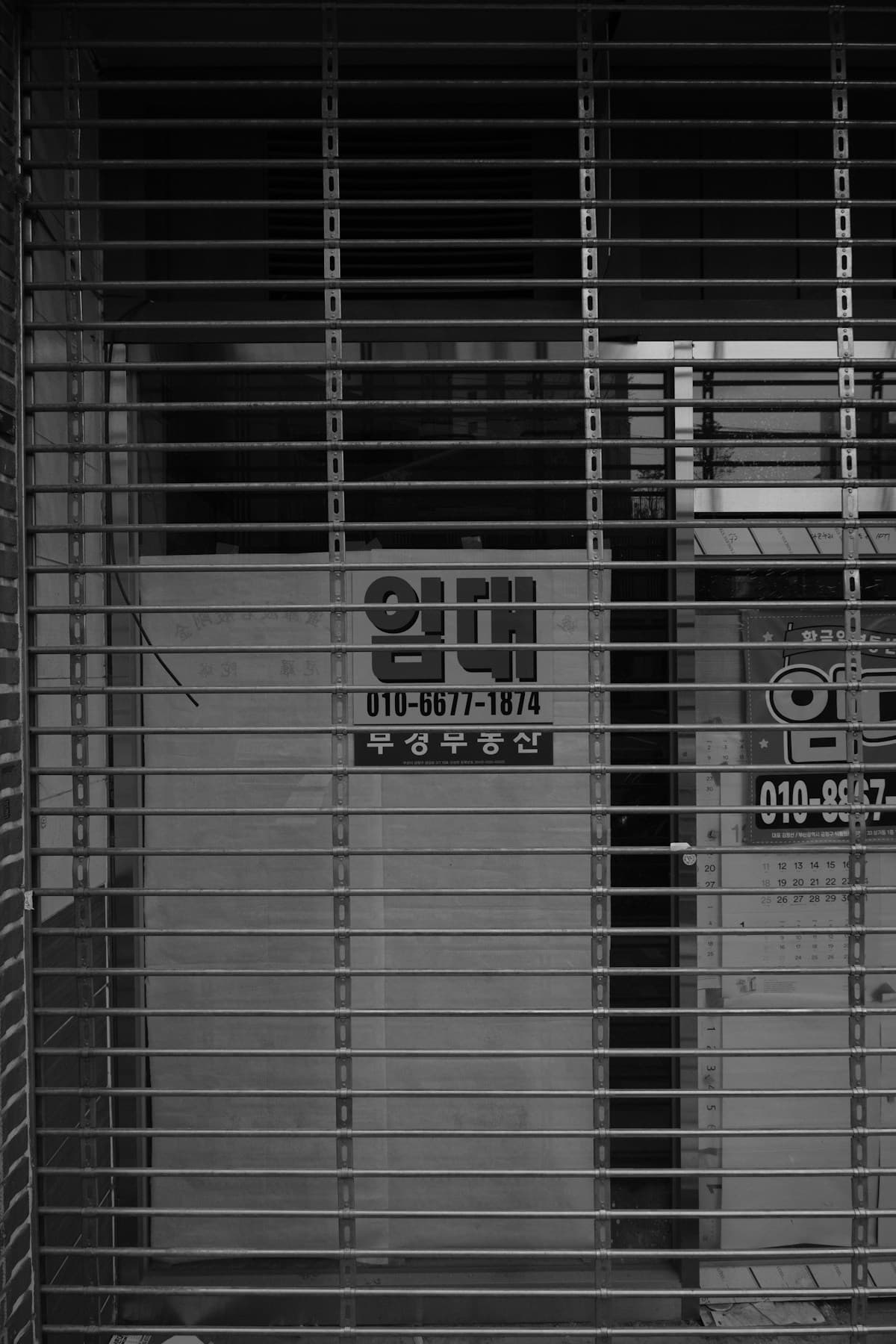 Vitrine de pharmacie sécurisée avec film anti-effraction